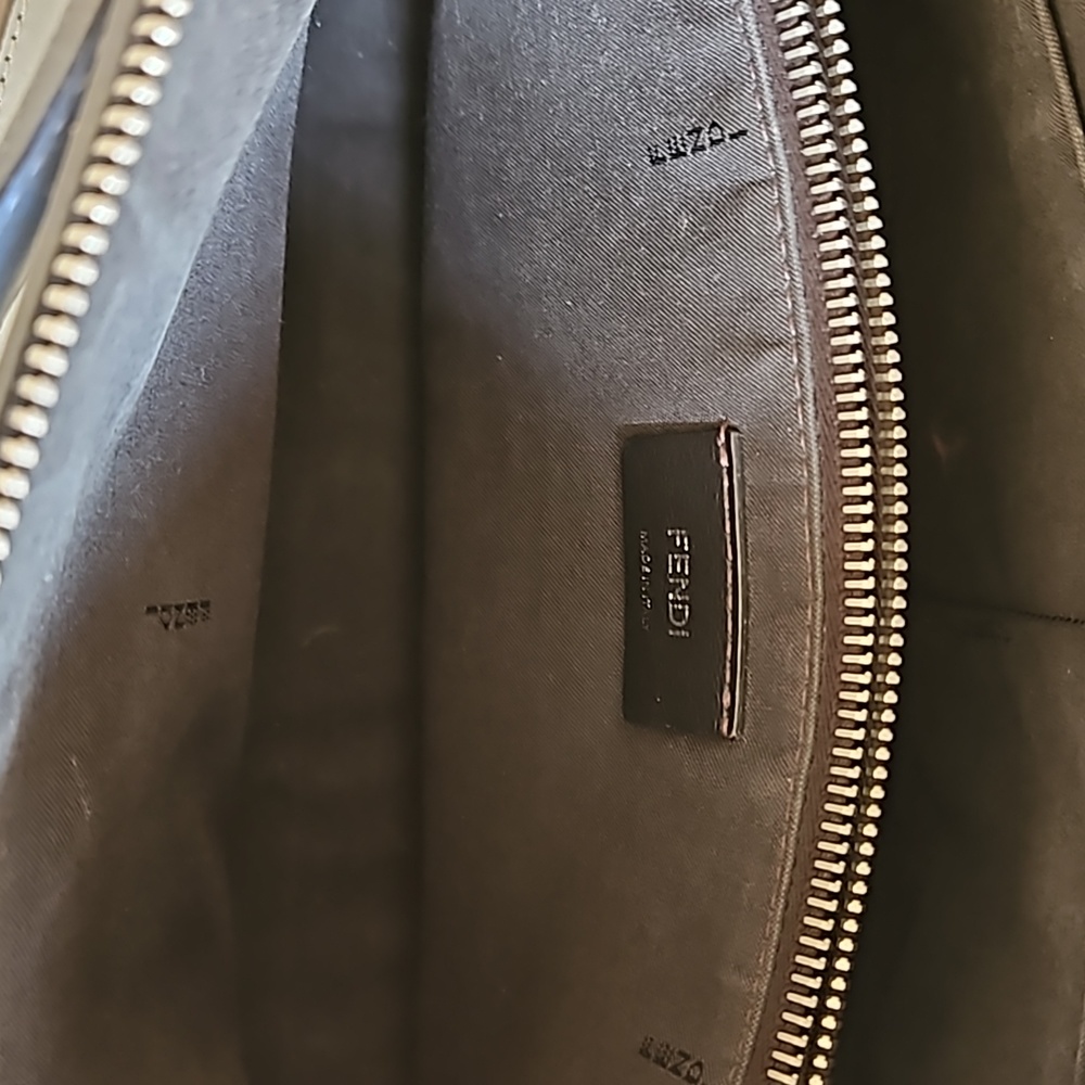 Handbag - Picture 8 of 9